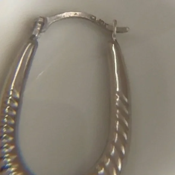 10K Oval Hoop earrings - Picture 3 of 3